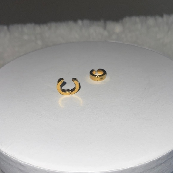 Two faux ear cuffs gold tones no damage warn once for a picture - Picture 1 of 3